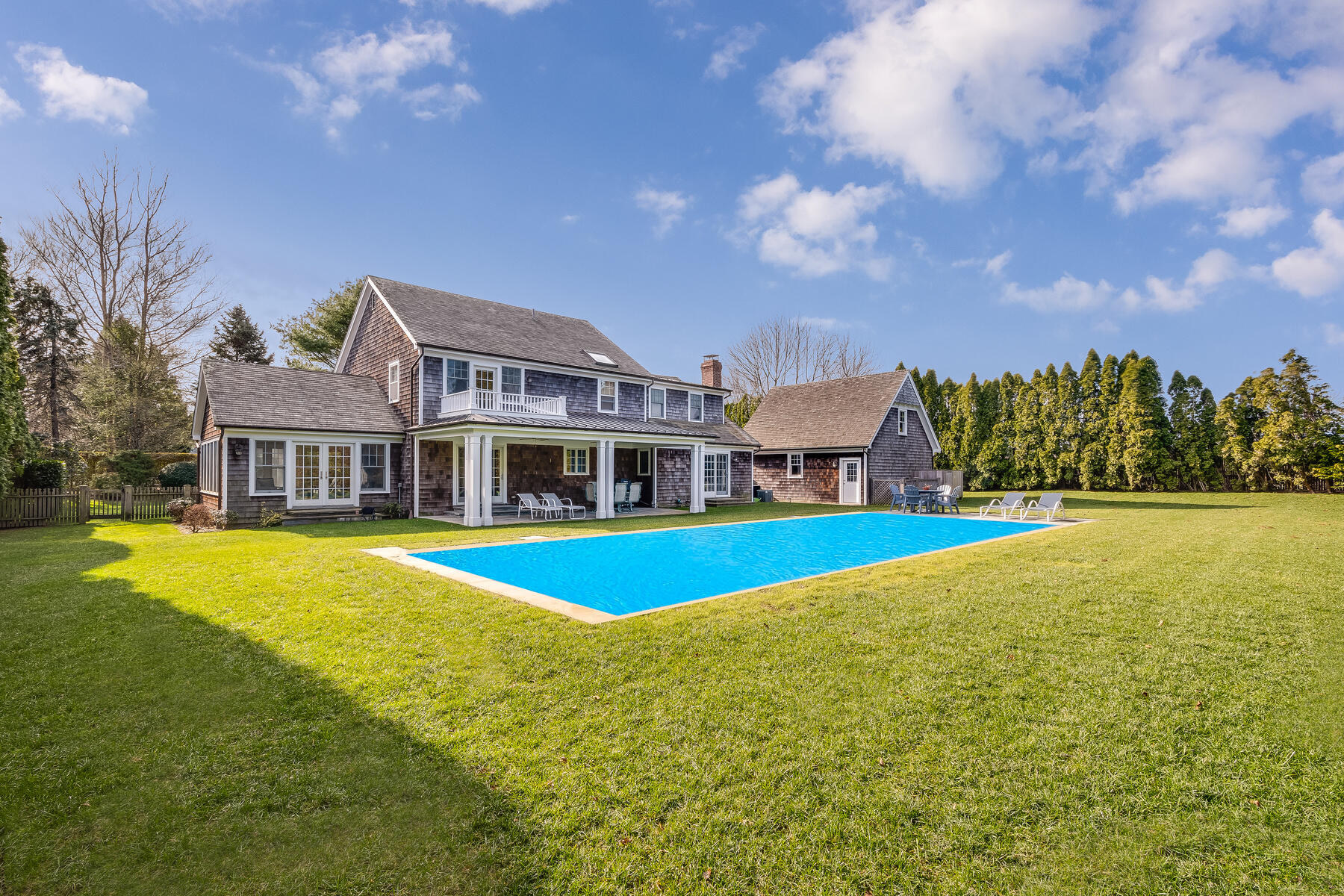 Lynda Court, East Hampton, Hamptons, NY - 4 Bedrooms  
3.5 Bathrooms - 