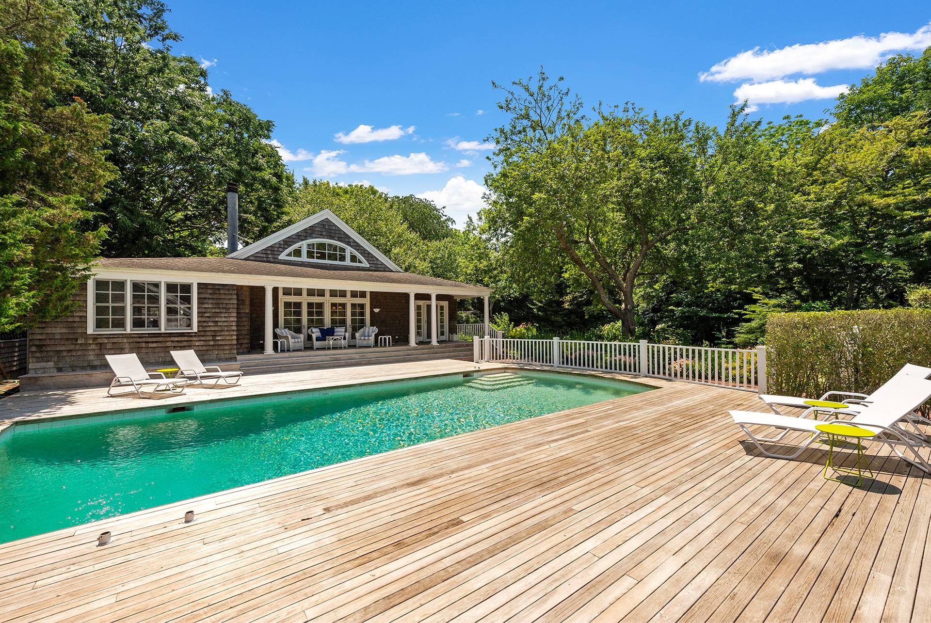 256 Main Street, Amagansett, Hamptons, NY - 2 Bedrooms  
2.5 Bathrooms - 