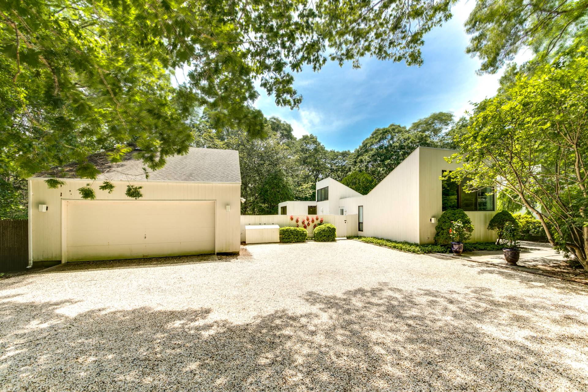 Property for Sale at 2 Old Orchard Lane, East Hampton, Hamptons, NY - Bedrooms: 3 
Bathrooms: 2.5  - $2,495,000