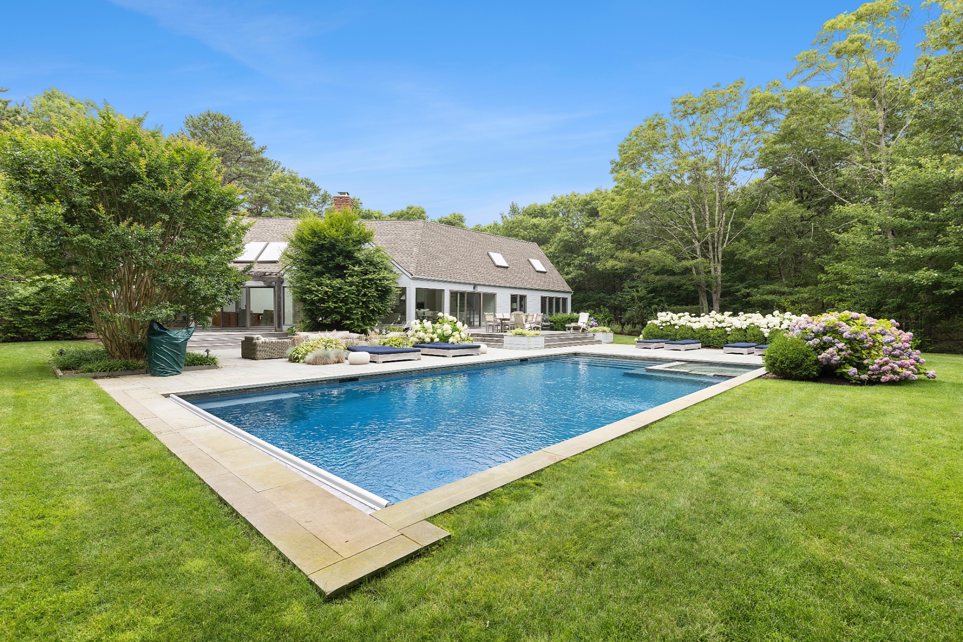 59 South Breeze Drive, Wainscott, Hamptons, NY - 3 Bedrooms  
3.5 Bathrooms - 