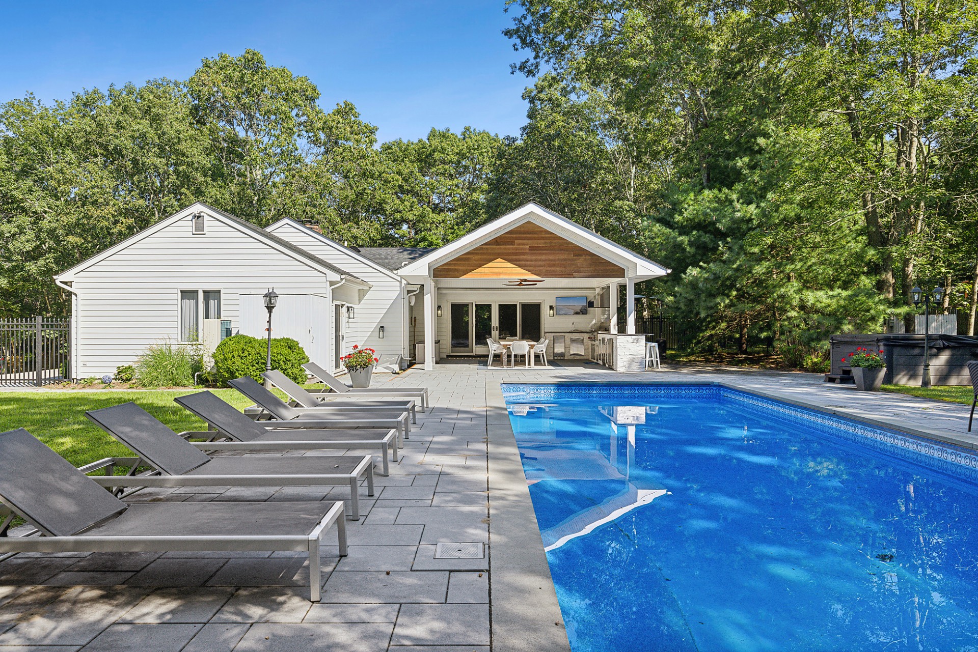 Property for Sale at 541 Wainscott Northwest Road, Wainscott, Hamptons, NY - Bedrooms: 4 
Bathrooms: 4  - $3,450,000