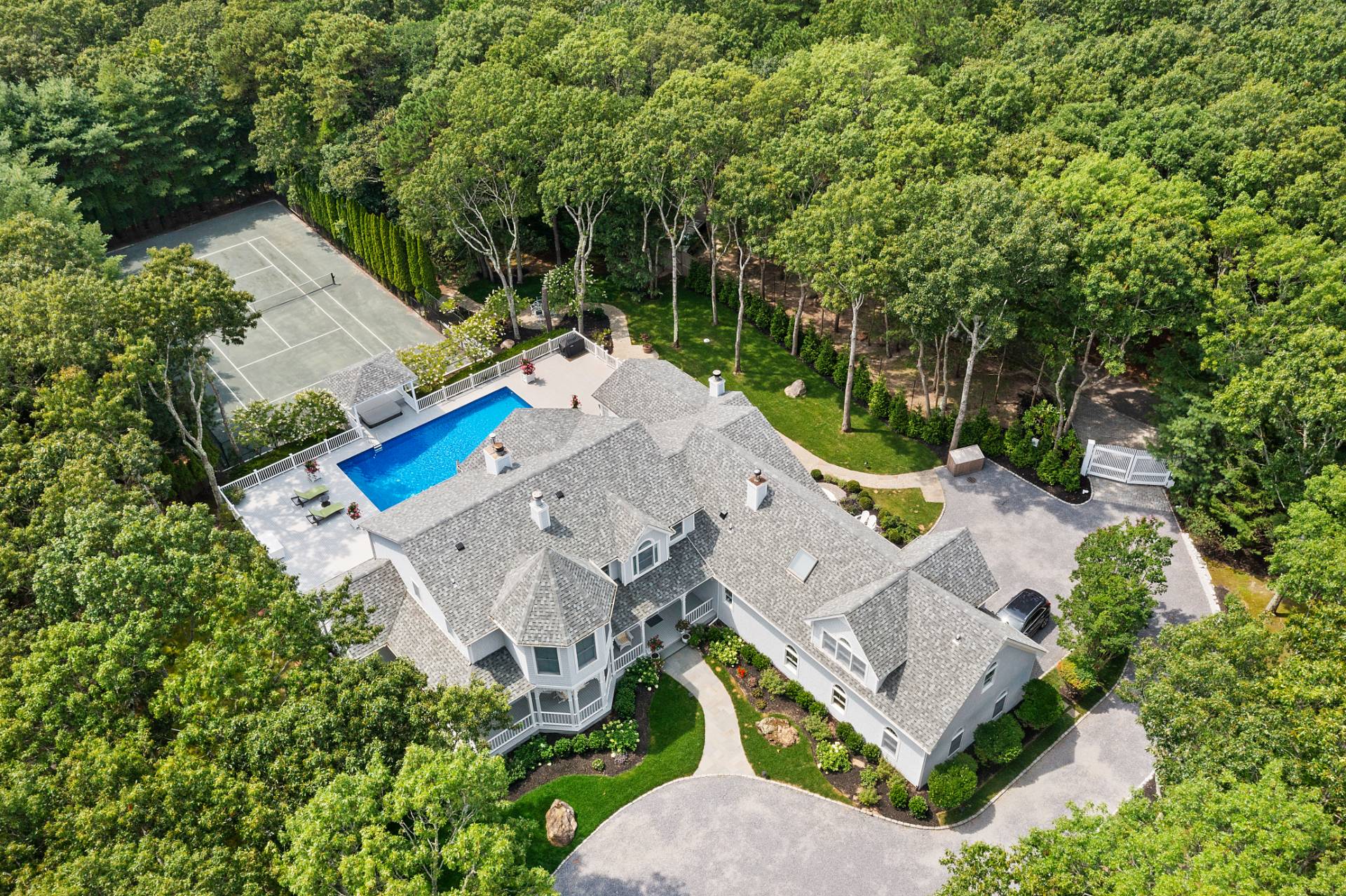 401 Route 114, East Hampton, Hamptons, NY - 6 Bedrooms  
6.5 Bathrooms - 