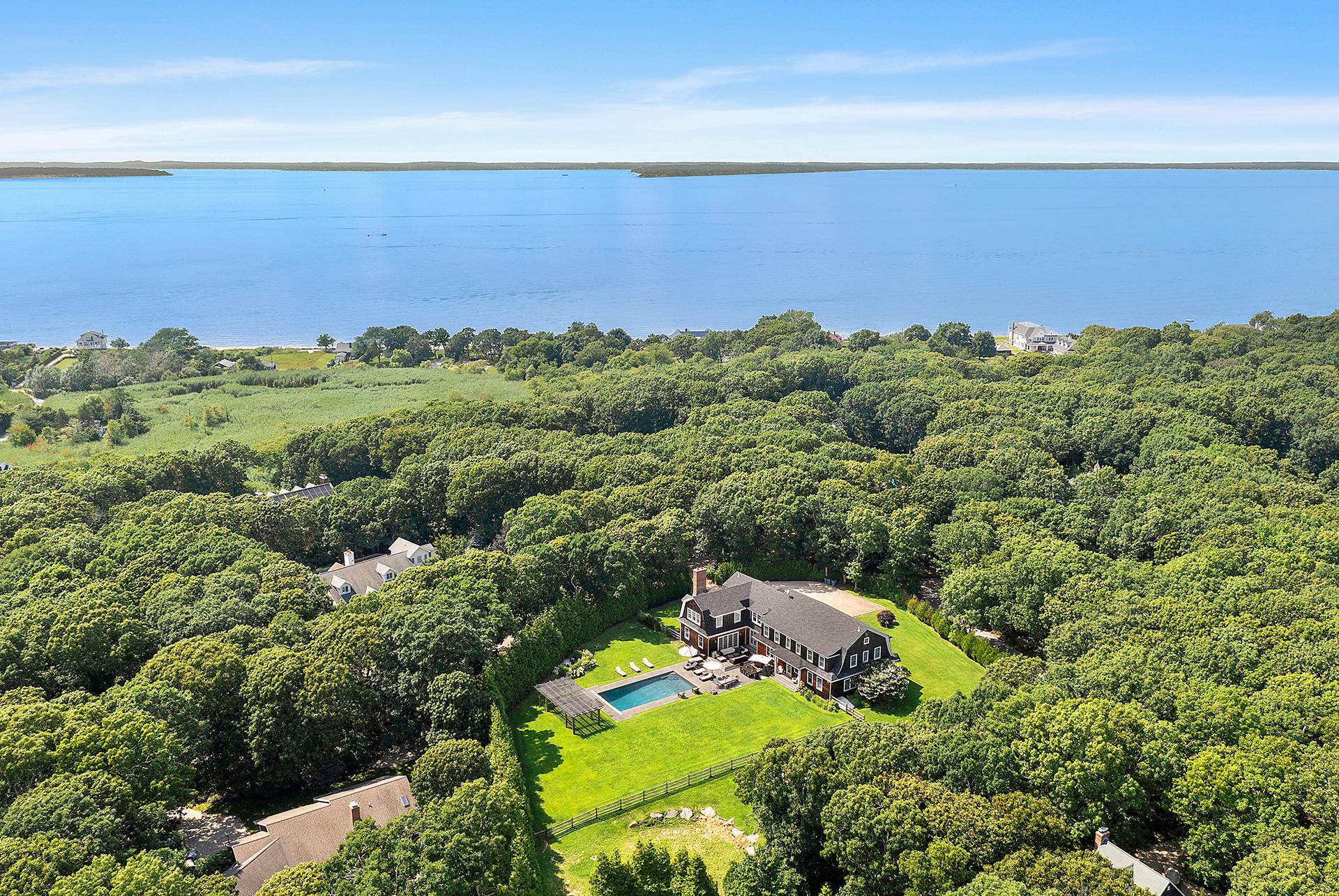 21 Oak View Road, Southampton, Hamptons, NY - 8 Bedrooms  
8.5 Bathrooms - 