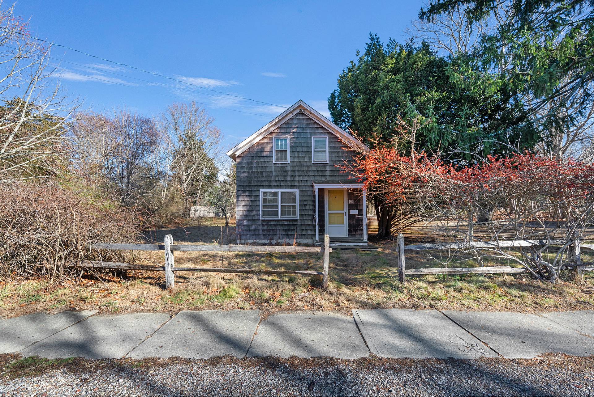 Property for Sale at 76 Floyd Street, East Hampton, Hamptons, NY - Bedrooms: 2 
Bathrooms: 1.5  - $975,000