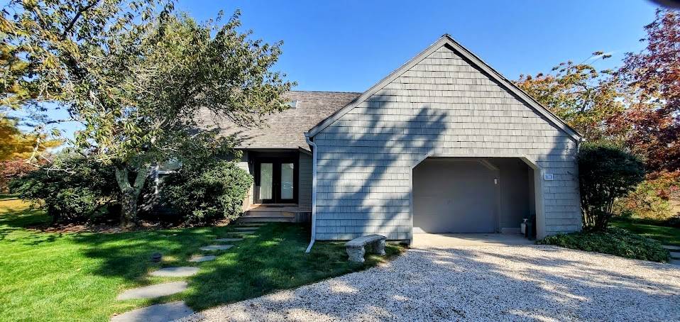 Property for Sale at 70 Huckleberry Lane, East Hampton, Hamptons, NY - Bedrooms: 3 
Bathrooms: 2.5  - $1,995,000