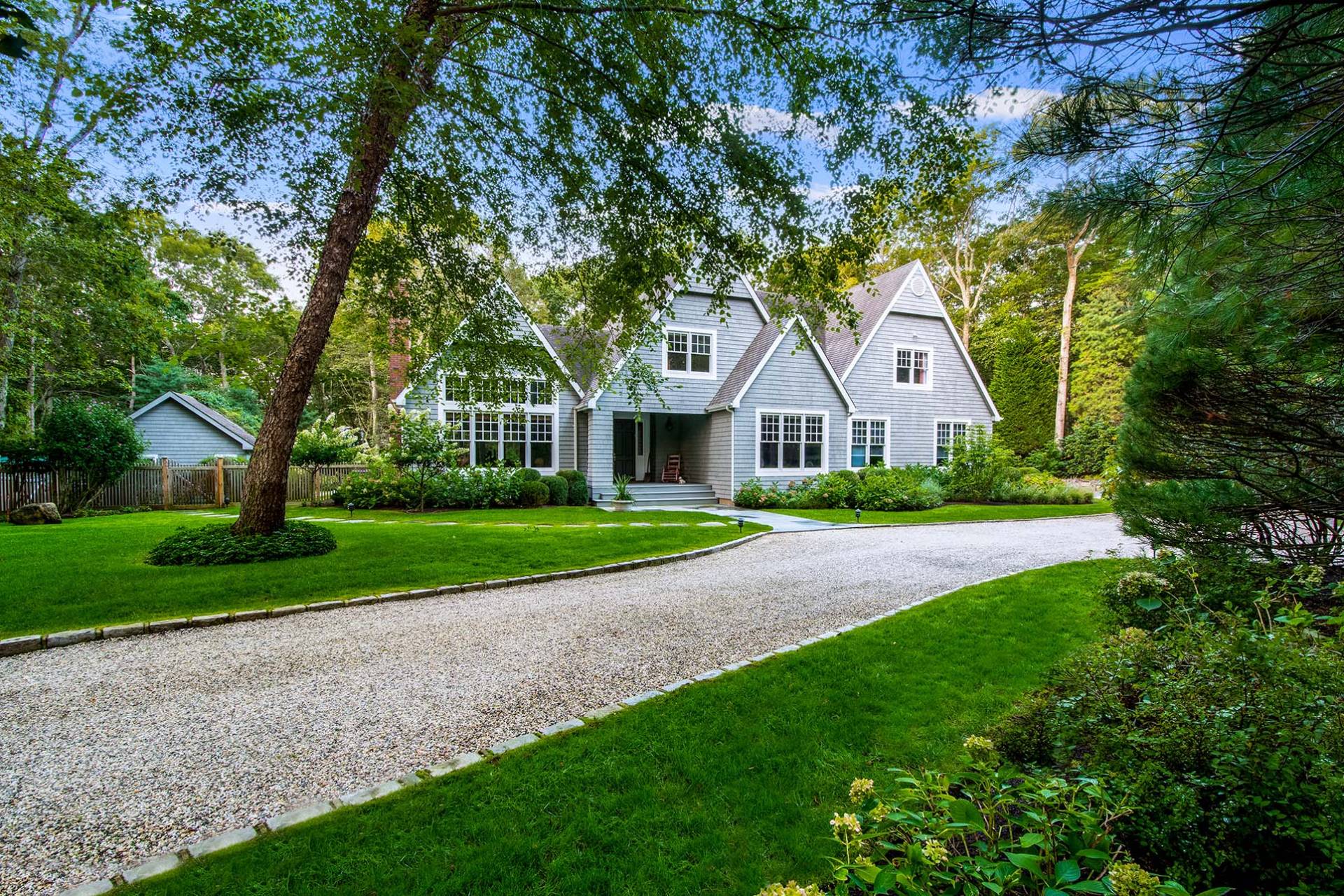 8 Arbor Path, Amagansett, Hamptons, NY - 5 Bedrooms  
6.5 Bathrooms - 