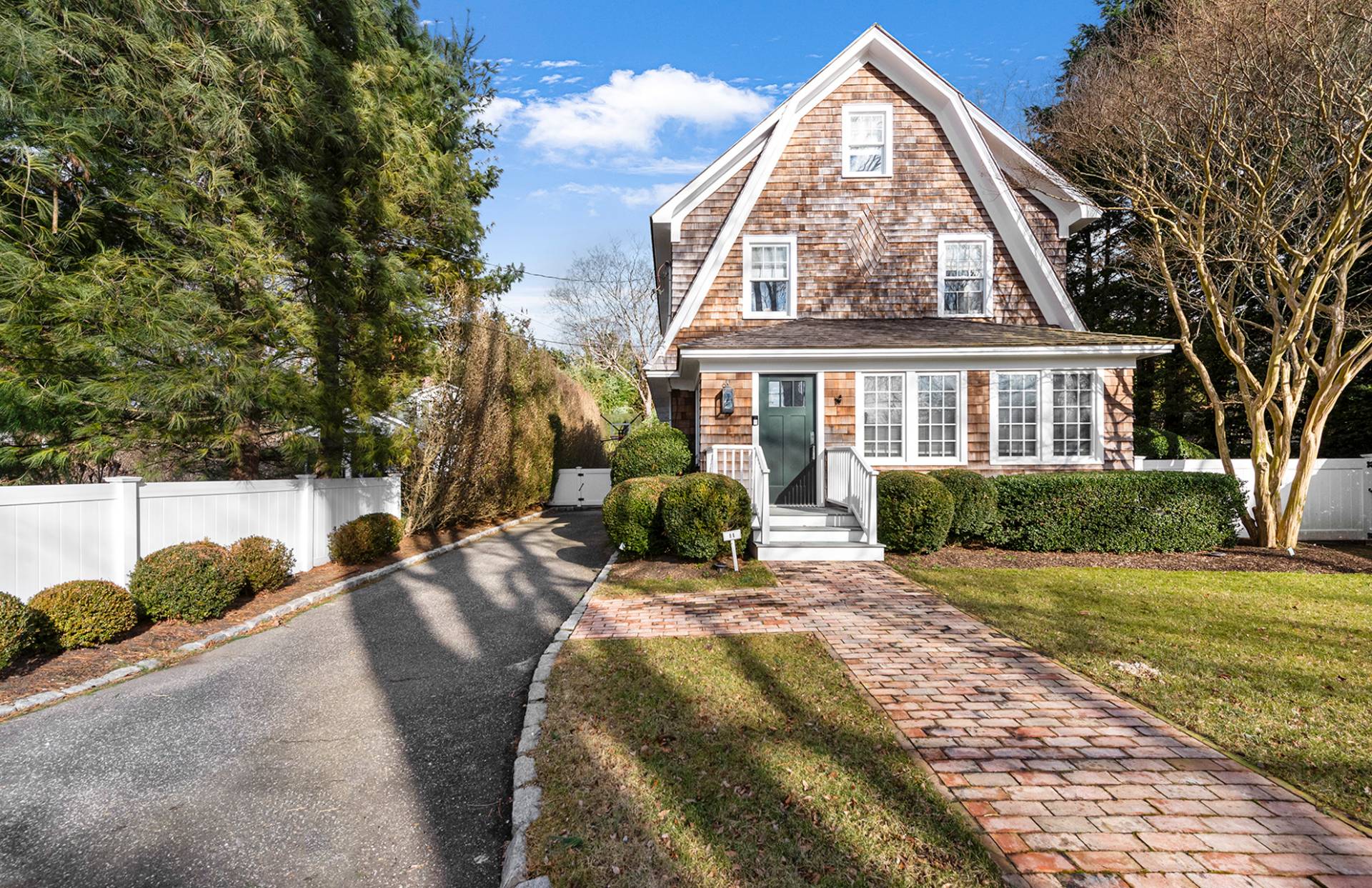 14 Maple Street, Village Of Southampton, Hamptons, NY - 4 Bedrooms  
4 Bathrooms - 