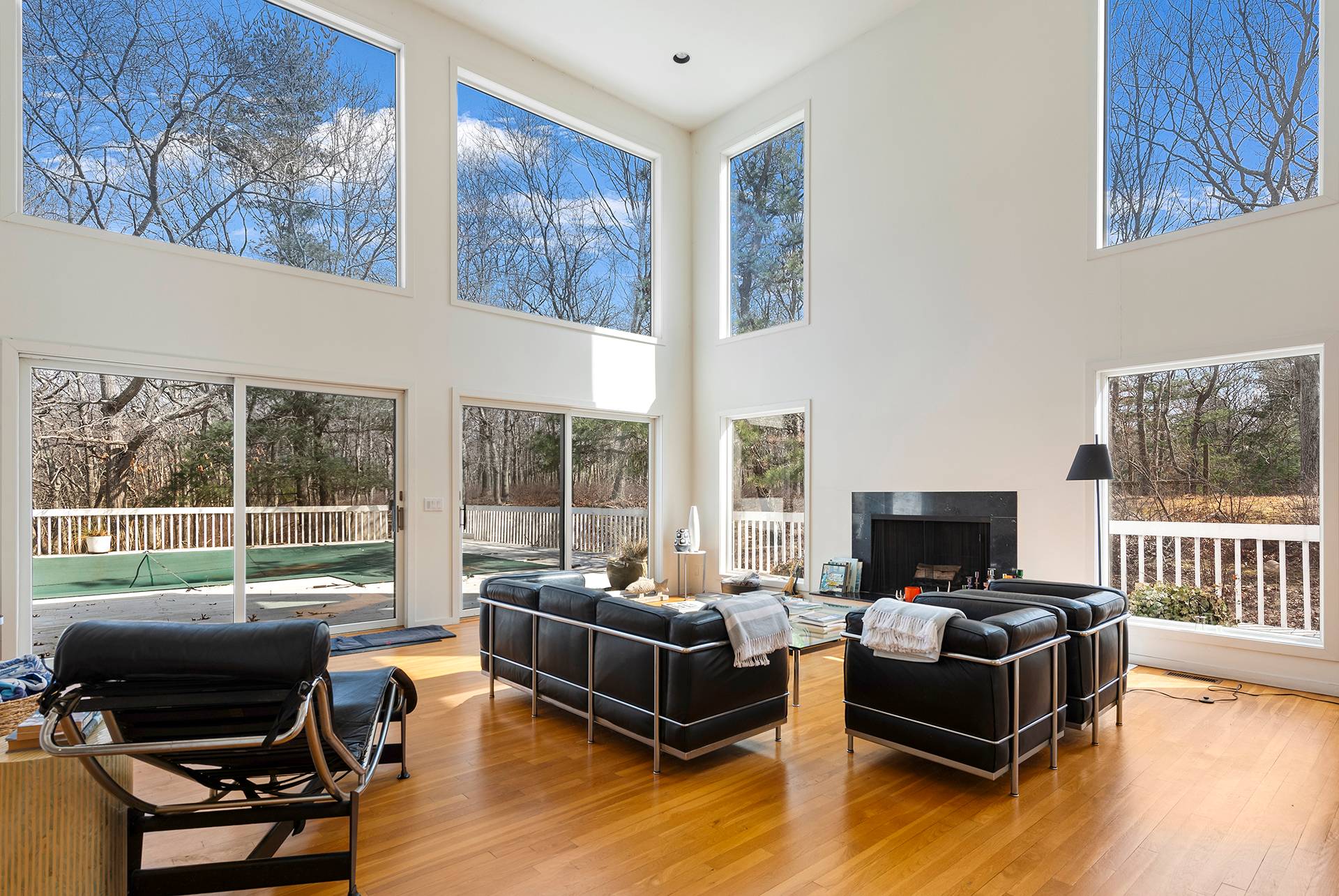 31 Jonathan Drive, East Hampton, Hamptons, NY - 3 Bedrooms  
3.5 Bathrooms - 