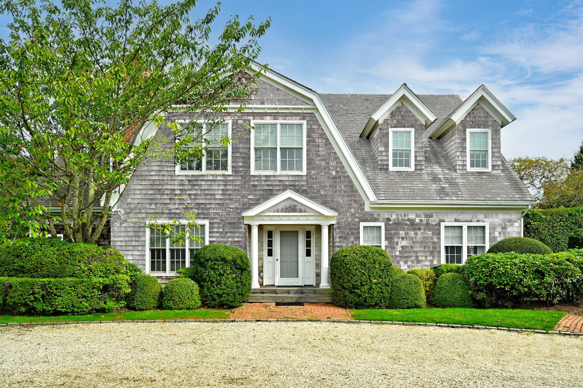 254 Captains Neck Lane, Village Of Southampton, Hamptons, NY - 6 Bedrooms  
4.5 Bathrooms - 
