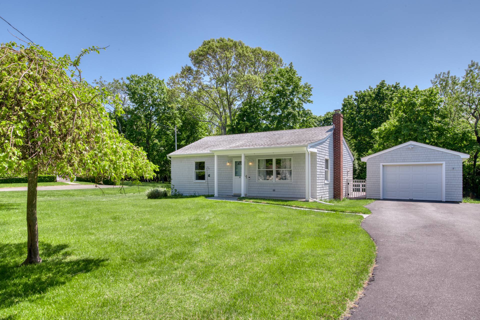 31 Bayberry Lane, North Haven, Hamptons, NY - 3 Bedrooms  
2 Bathrooms - 