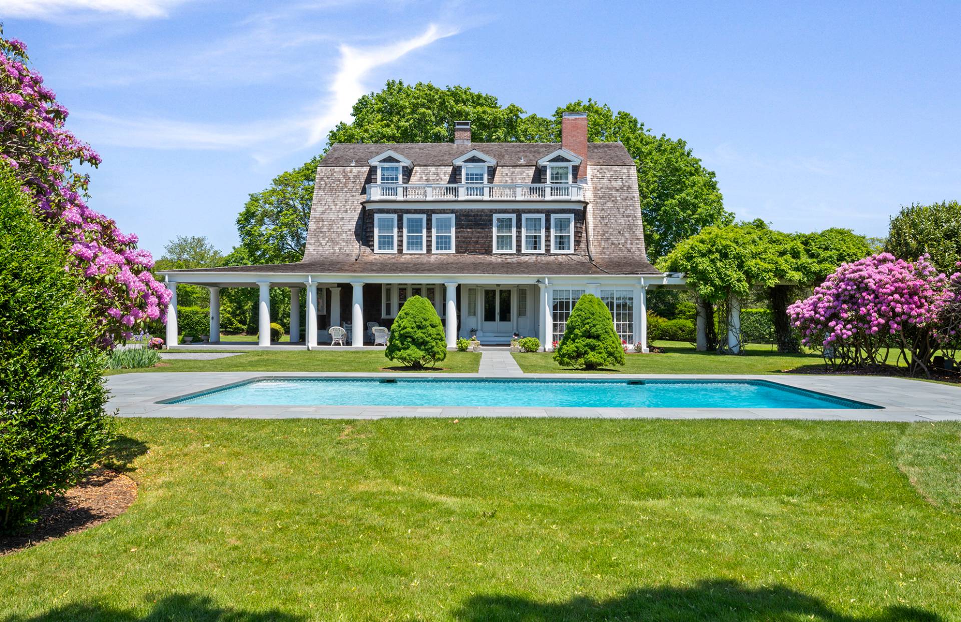 107 Quogue Street, Quogue, Hamptons, NY - 6 Bedrooms  
4.5 Bathrooms - 