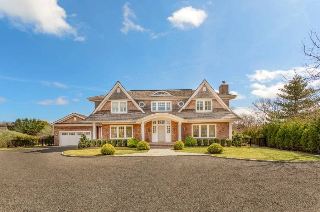 Somerset Ave, Village Of Southampton, Hamptons, NY - 6 Bedrooms  
6.5 Bathrooms - 
